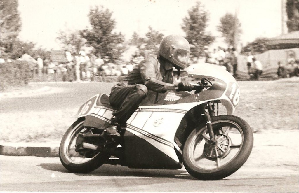 1983 - Mihai Mezincescu pe Harley-Davidson Aermacchi - circuit Glina, Bucuresti