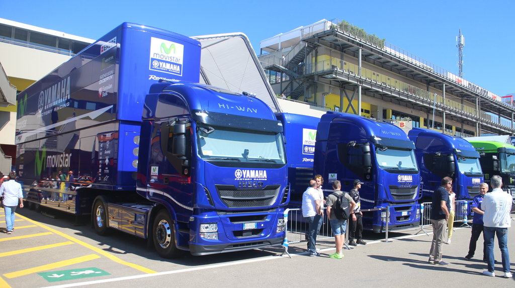 Camioanele echipei Yamaha