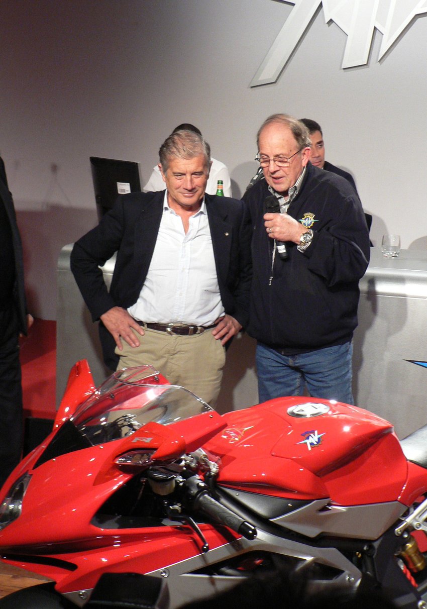 Giacomo Agostini si Phil Read la lansarea noului MV Agusta F4