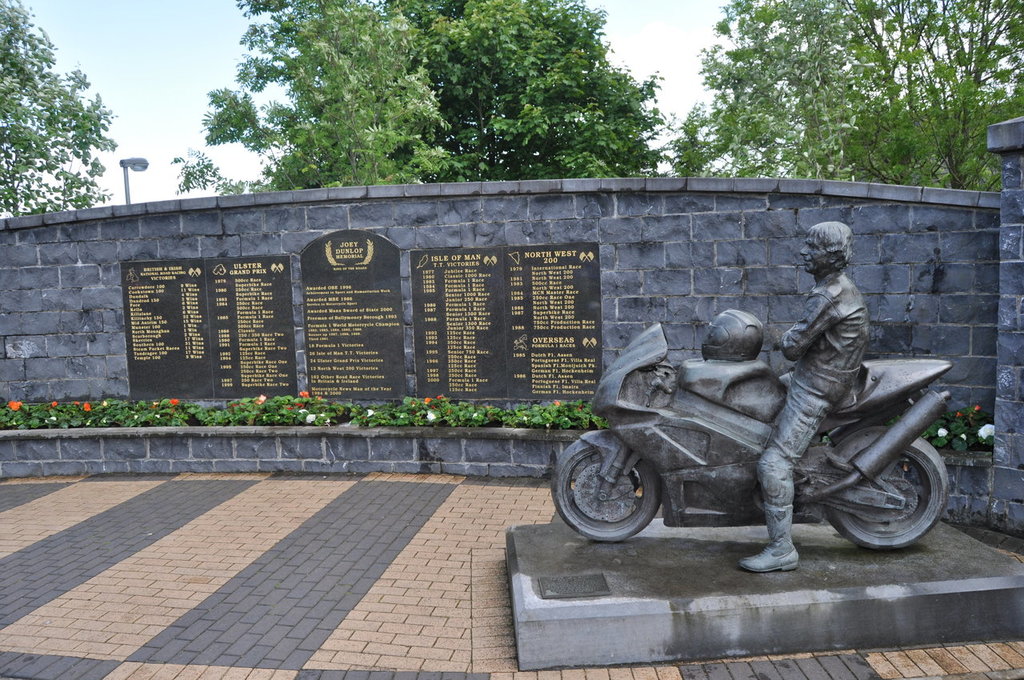 Monument închinat lui Joey Dunlop