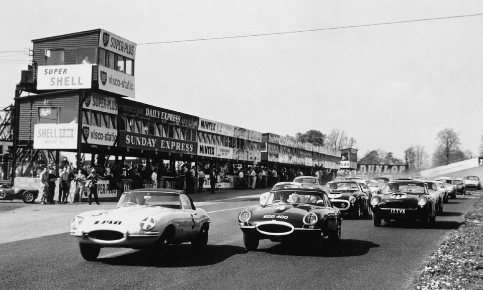 Cursă monomarcă Jaguar E-Type pe Oulton Park în 1961