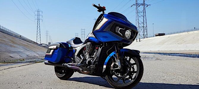 Pentru motocicleta Indian Challenger personalizată de Carey Hart au fost donați 34.387 $.