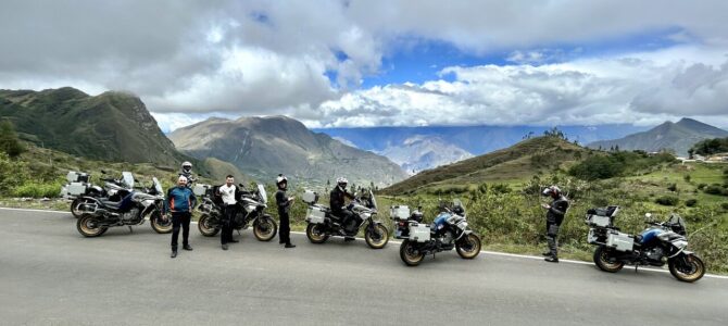 Xplorator Adventures – povestea românilor care au plecat la plimbare cu motocicletele în Peru