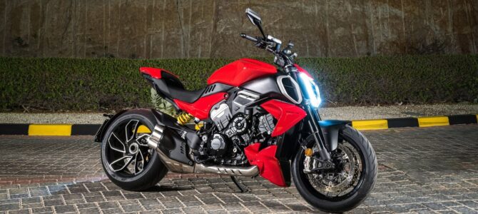 Producătorul Ducati este apreciat de specialiști pentru modelul Diavel V4